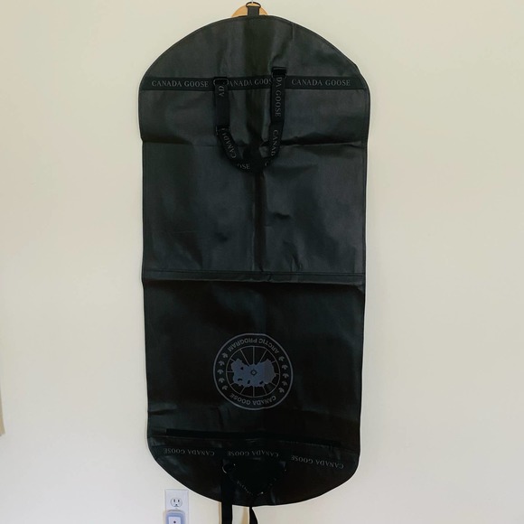 Canada Goose Garment Bag NEW - Picture 4 of 8